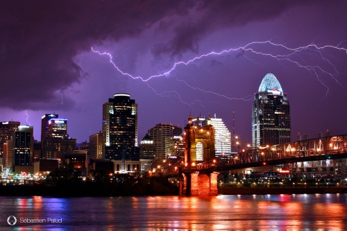 Lightning strikes, storm, éclair, foudre, Cincinnati, Ohio
