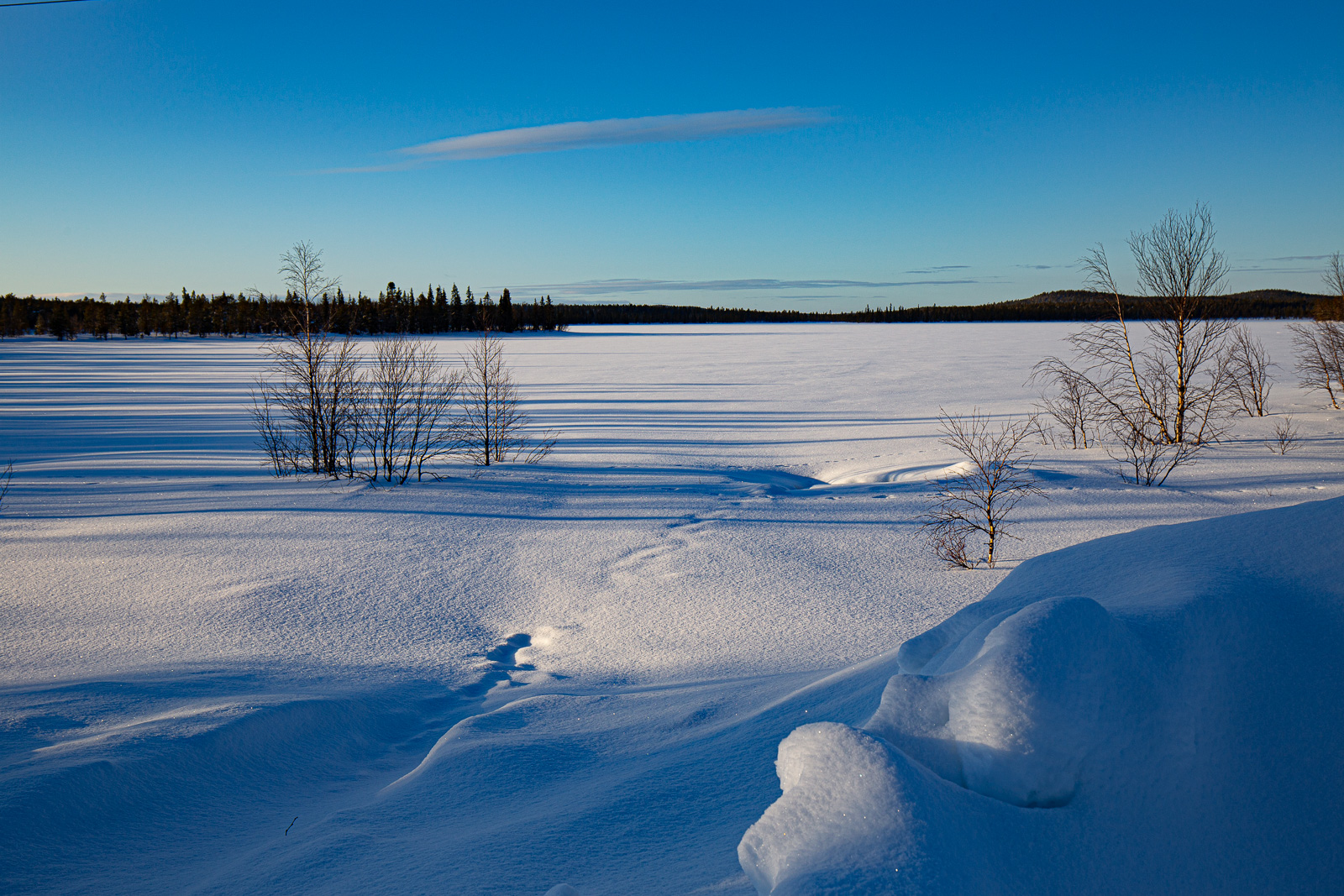 Törmäslommolampi, Muonio, Laponie finlandaise, nature, neige, lac gelé